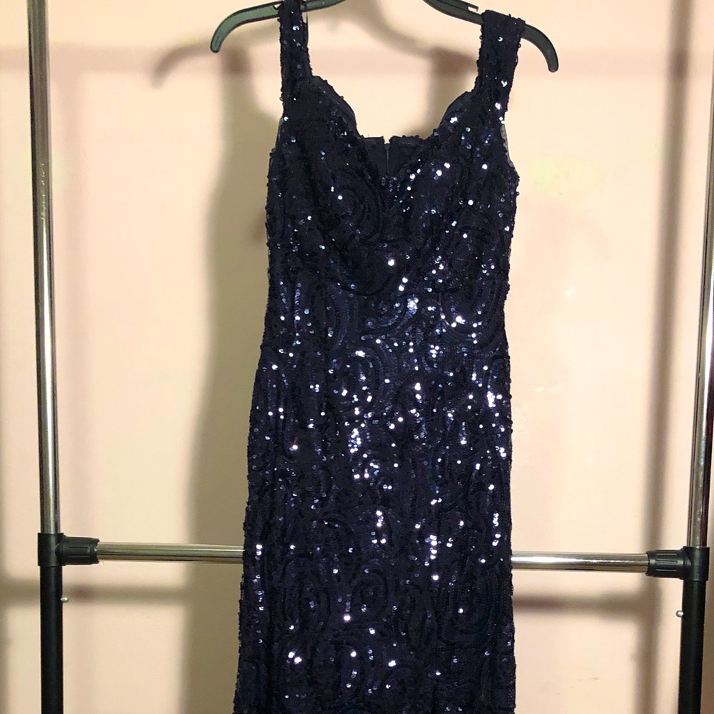 Long blue party dress, open leg.